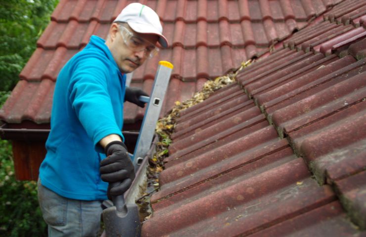 Can You Clean Gutters Without a Ladder? Safe Ways & Costs