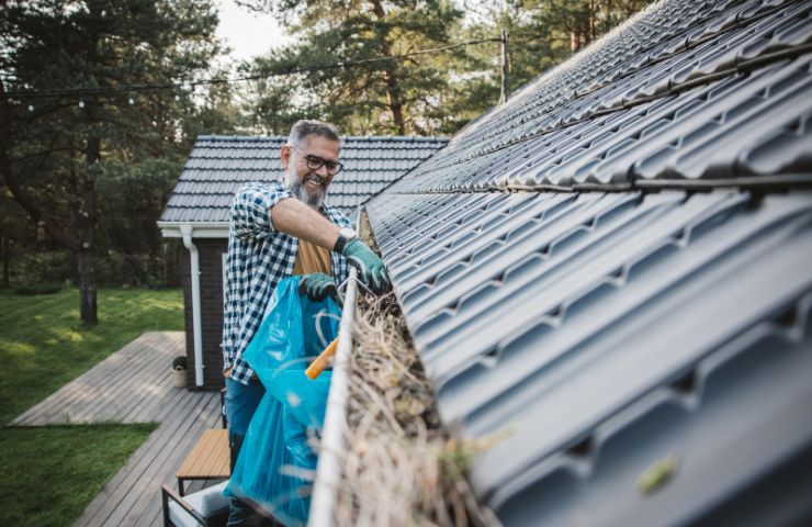 Signs Your Gutters Need Cleaning, Expert Tips from Home Gutter Pros